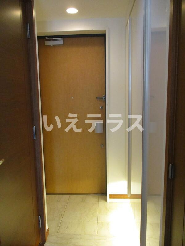 トア山手フラッツの玄関