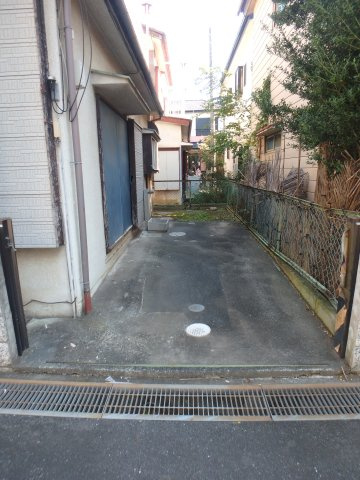 上広谷牛木貸家の駐車場|リフォーム前の写真です