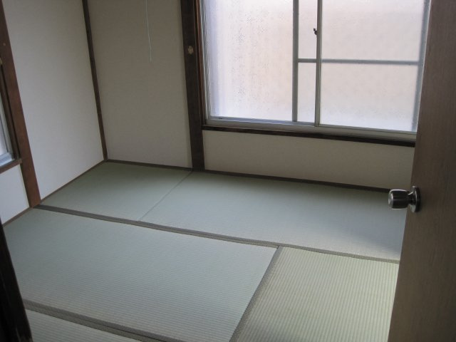 上広谷牛木貸家の和室|リフォーム前の写真です