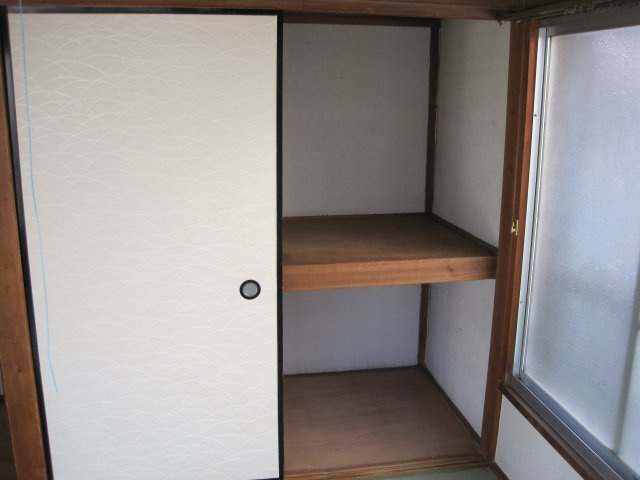 上広谷牛木貸家の収納|リフォーム前の写真です