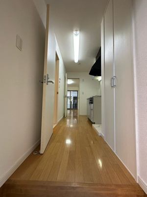 【展望】 | ボヌール | ※参考写真※玄関から室内への景観です！キッチンの奥に洋室8.1帖のお部屋があります♪