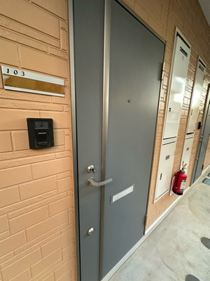 【セキュリティ】 | ボヌール | ※参考写真※玄関扉はダブルロックキーになっています♪防犯性が高く、一人暮らしの方でも安心ですね！
