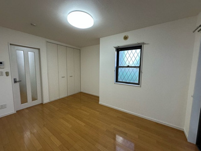 【寝室】 | ボヌール | ※参考写真※南東向き洋室8.1帖☆クローゼットがあります♪お洋服がスッキリ収納できて、整理しやすくなりますね☆
