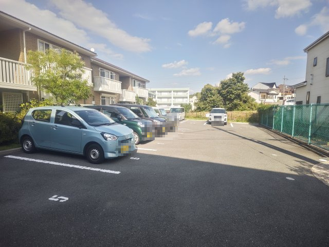 エスポワール東寝屋川B棟の駐車場|駐車場完備です