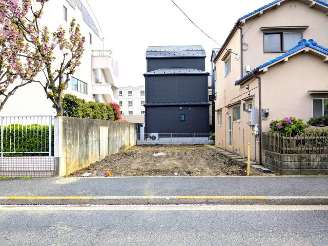 江戸川区中央2丁目　新築戸建ての前面道路含む現地写真