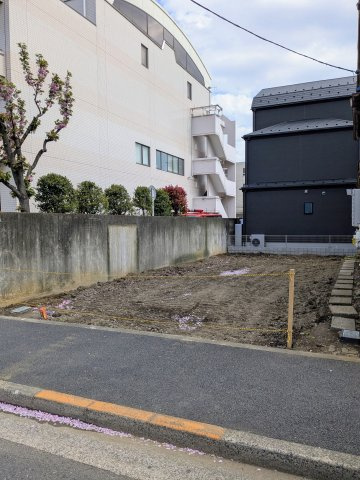 江戸川区中央2丁目　新築戸建ての前面道路含む現地写真