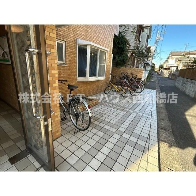 ローズアパートメント泉１０番館のバルコニー