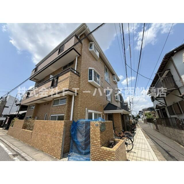 ローズアパートメント泉１０番館のエントランス