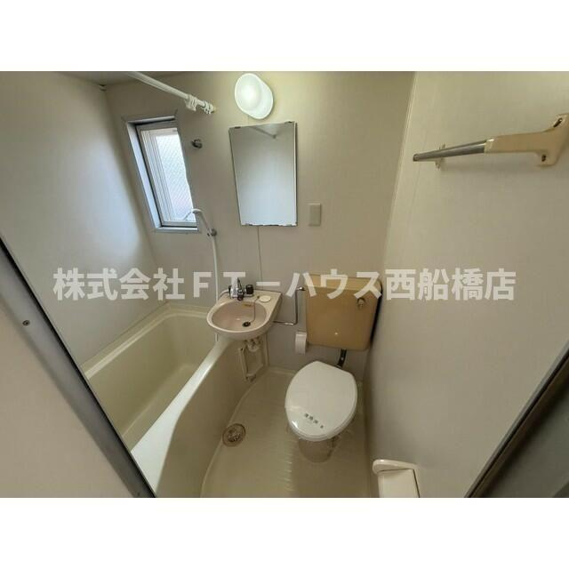 ローズアパートメント泉１０番館の洗面所
