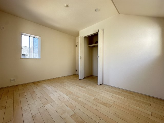 都筑区加賀原1丁目戸建ての洋室|シンプルですっきりとした居心地の良い雰囲気の空間です。自分好みのインテリアで過ごしてくださいね。