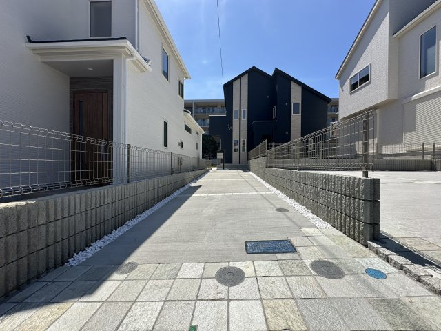 都筑区加賀原1丁目戸建ての駐車場|２台分駐車できるスペースがありますので、将来的に車が増えても安心です。