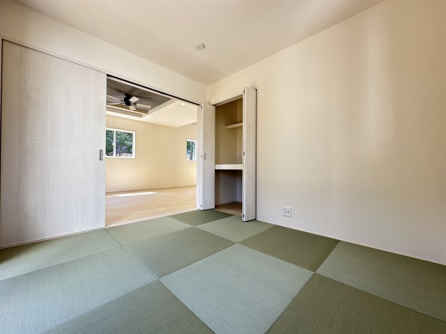 都筑区加賀原1丁目戸建ての和室|リビング横の和室はお子様の遊びスペースとしてもいいですね。