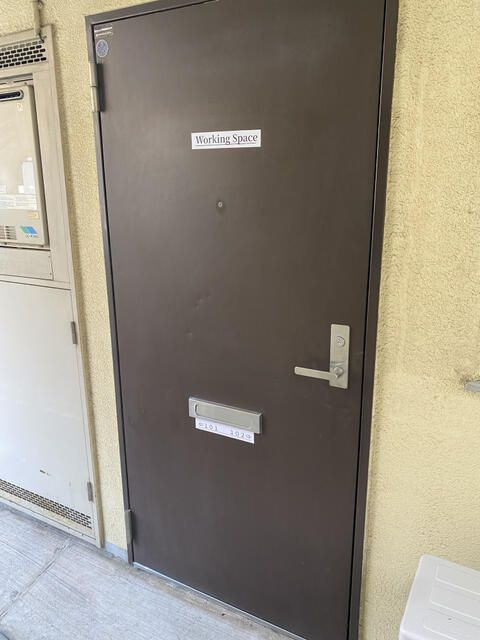 ツインズ向ヶ丘Ａの玄関