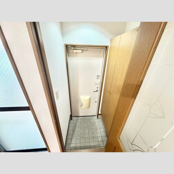 久原マンションの玄関