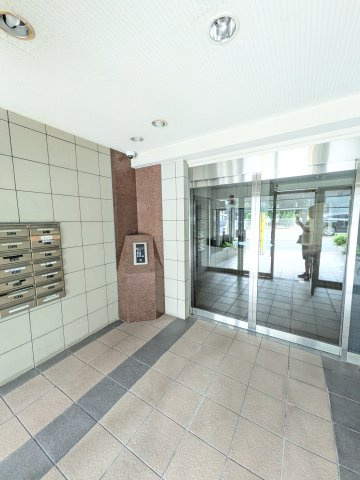 コアマンション春日のエントランス