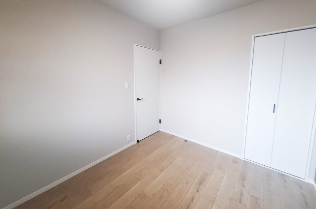 イトーピア金剛東グランヒルズの子供部屋|洋室2：約5帖のお部屋は子供部屋など多用途に活用できます。