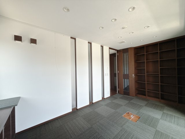 【中古戸建】高崎市飯塚町の洋室|■洋室｜収納をご用意しています♪常にお部屋を綺麗に保てます！