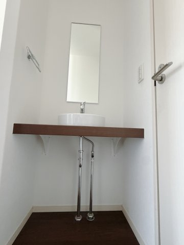 【中古戸建】高崎市飯塚町の独立洗面台|■洗面室｜コンパクトでオシャレな洗面室になっています♪