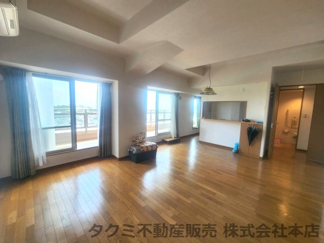 サンメゾンジェームス山の居間・リビング