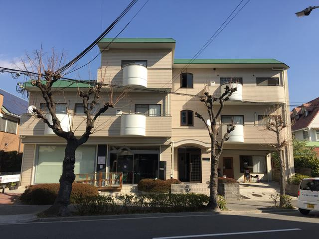 ハイネス山下のエントランス