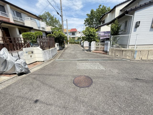 神戸市須磨区神の谷３丁目テラスハウスの前面道路含む現地写真