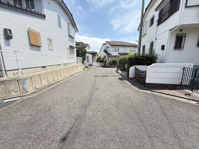神戸市須磨区神の谷３丁目テラスハウスの前面道路含む現地写真