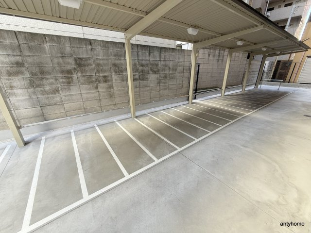 エスライズ難波3　仲介手数料無料の駐車場