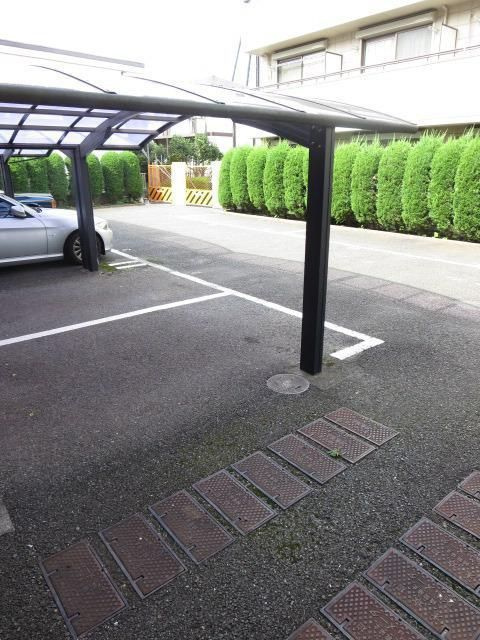 フォンティーン24の駐車場
