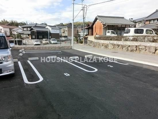 ソレーユ・コートの駐車場