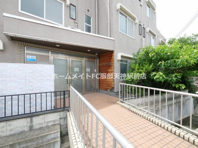 ギャレ蛍池新館のエントランス