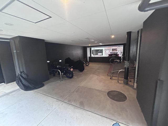 プレサンス伏見アーバンベースの駐車場