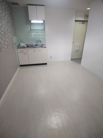 寝屋川コスモシティの内装|明るい室内です