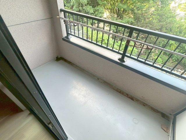 イーズ千里山のバルコニー