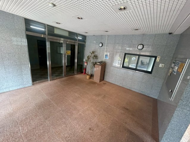 イーズ千里山のロビー