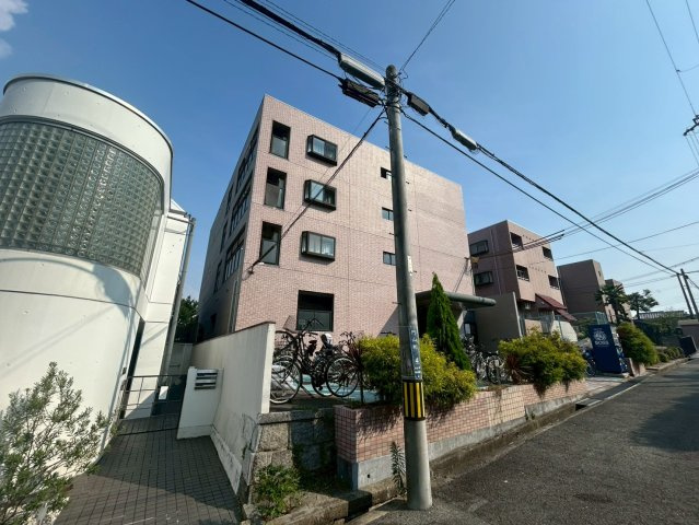 イーズ千里山の外観