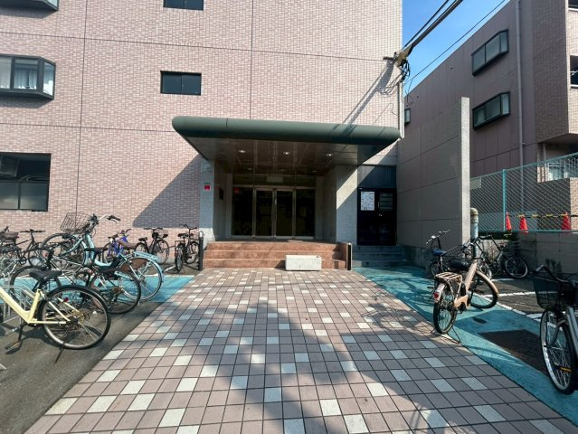 イーズ千里山のエントランス