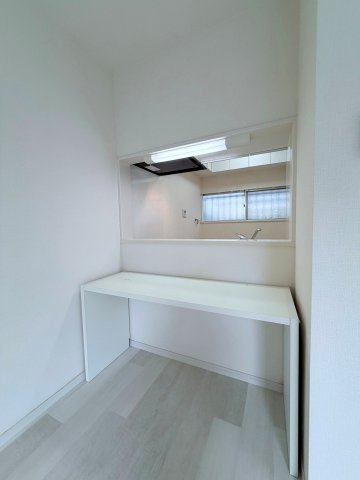 【設備】 | 柳澤緑館 | カウンター前デスク