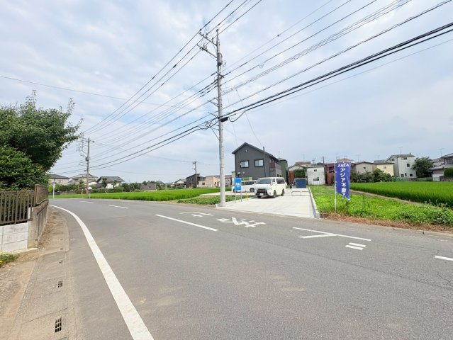 川越市久下戸　建築条件なし売地　JR川越線『南古谷駅』徒歩20分　【南古谷小学区】の前面道路含む現地写真