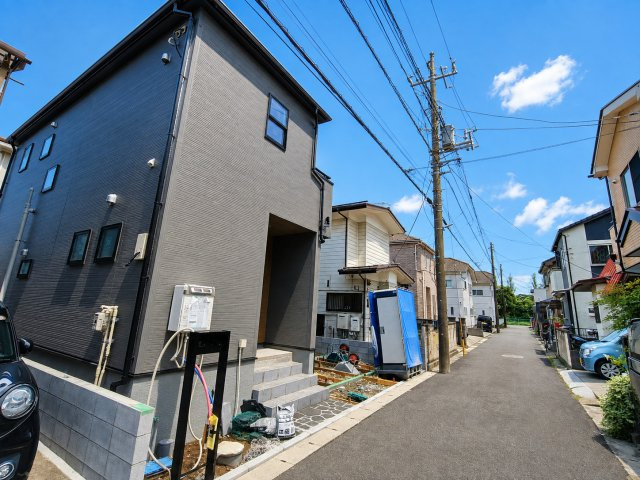 三郷市　戸ケ崎　新築戸建　　全1棟の前面道路含む現地写真|前面道路含む現地写真です