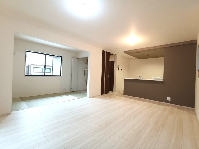 三郷市　戸ケ崎　新築戸建　　全1棟の居間・リビング|こちらの居間で趣味の時間をお楽しみください