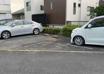 【駐車場】 | アイランドビレッジⅢ | 駐車場と明記されていても、最小スペースでつくられた駐車場だと大型車は駐車できなかったり、出入りしにくくなったりする可能性があります。お車のサイズと購入したい物件の駐車場のサイズを現地で確認しましょう。