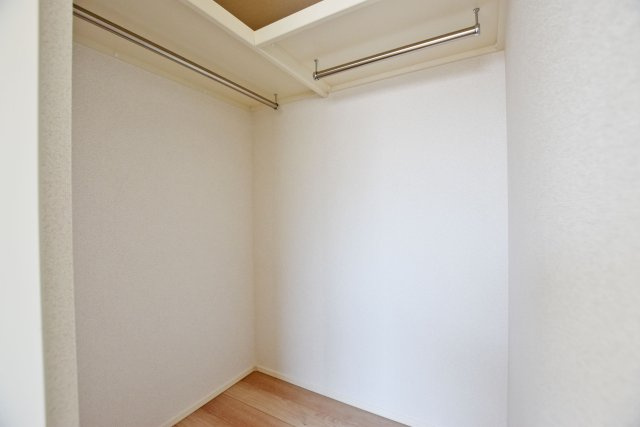 武庫豊町3丁目新築戸建│3LDK+駐車1台可の収納|ウォークインクローゼットを完備し、衣類やバッグなどをたっぷり収納可能。お部屋をすっきり保ち、快適でゆとりある暮らしをサポートします。