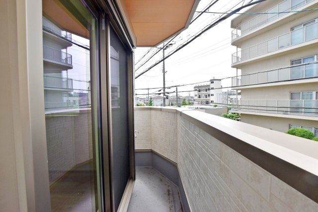 武庫豊町3丁目新築戸建│3LDK+駐車1台可のバルコニー|-２階バルコニー-
南向きのバルコニーは日照時間が長く、日中は明るい光が差し込む心地よい住環境を実現しています。