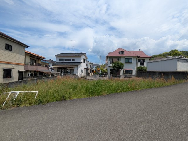 溝辺町土地の前面道路含む現地写真