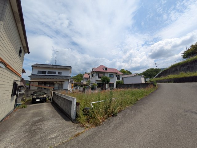 溝辺町土地の前面道路含む現地写真