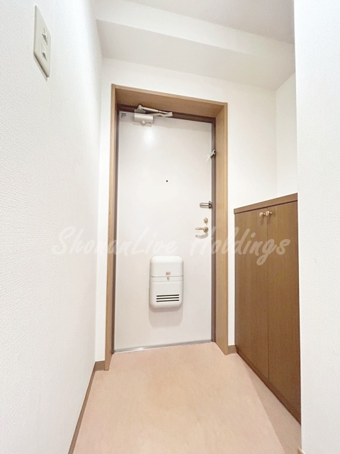 横浜市戸塚区上倉田町の賃貸マンションの玄関|お履き物が多い方にもおすすめ♪
※反転タイプ