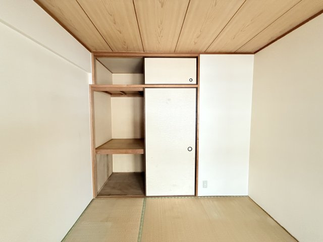 プレファランスコート弐番館の和室