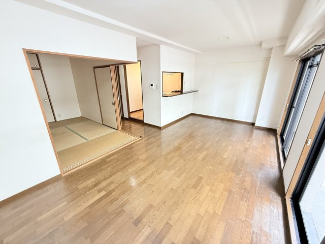 プレファランスコート弐番館の居間・リビング