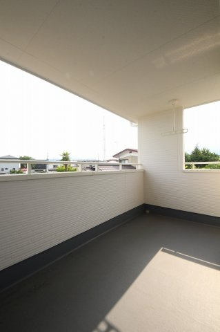 日光市瀬尾のバルコニー|〇バルコニー〇
屋根のある広いバルコニーです。26.7.11撮影
