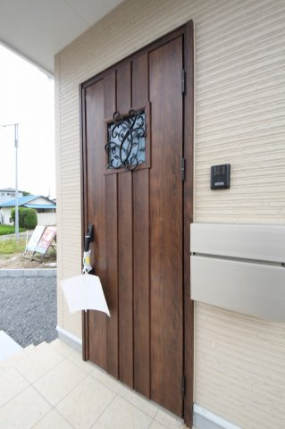 日光市瀬尾の玄関|〇玄関〇
かわいらしいデザインの玄関ドアです。26.7.11撮影